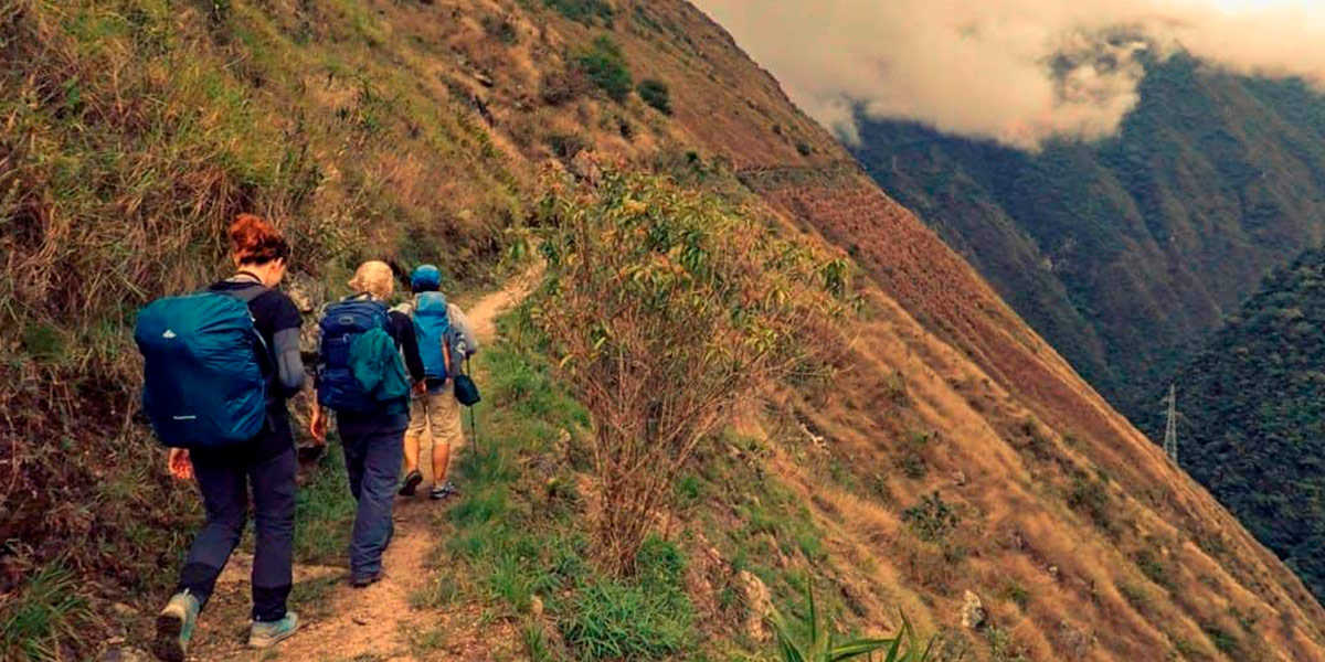 inca trail people walking towards machu picchu